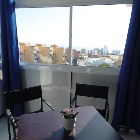 Estudio Con Luz Del Sol Y Azul Del Mar
