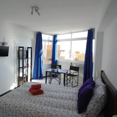 Estudio Con Luz Del Sol Y Azul Del Mar Benalmádena